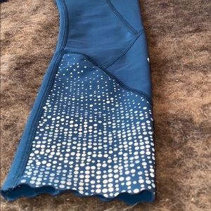 LULULEMON LEGGINGS SIZE 4!